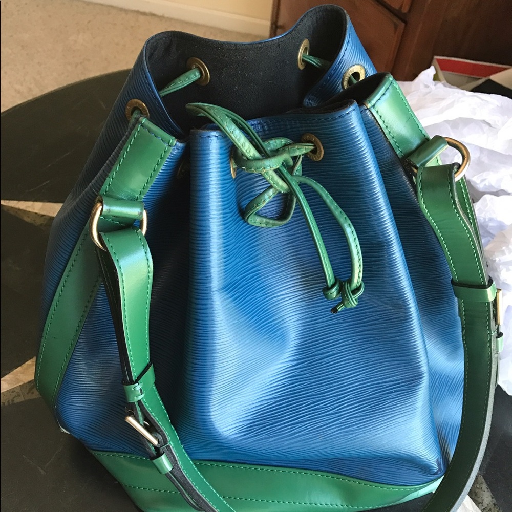 Stylish Blue and Green Bucket Bag